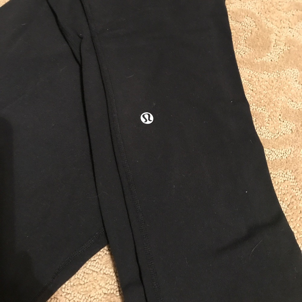 Lululemon black yoga pants